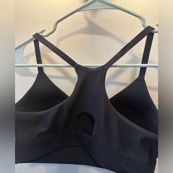 Under Armor Sports Bra - Picture 2 of 3